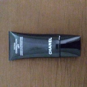 Chanel *ULTRA CORRECTION LIFT*